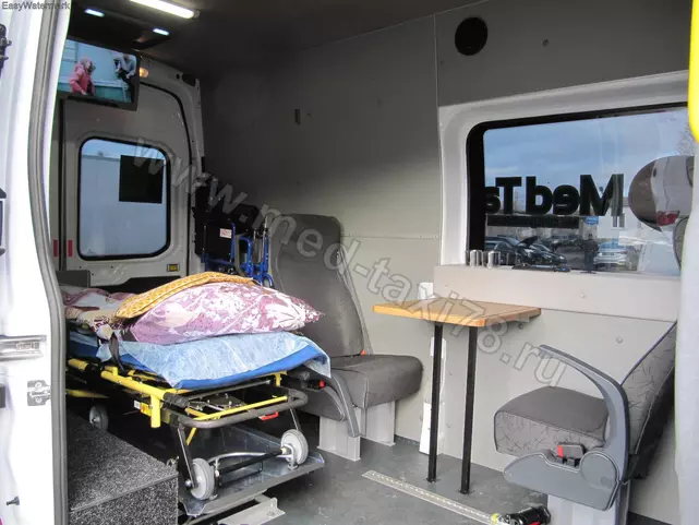 Салон санитарного автомобиля Ford Transit NEW